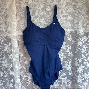 Vintage ‘Nike Swim’ Navy blue one piece swimsuit Size 16 Excellent Condition 🥇